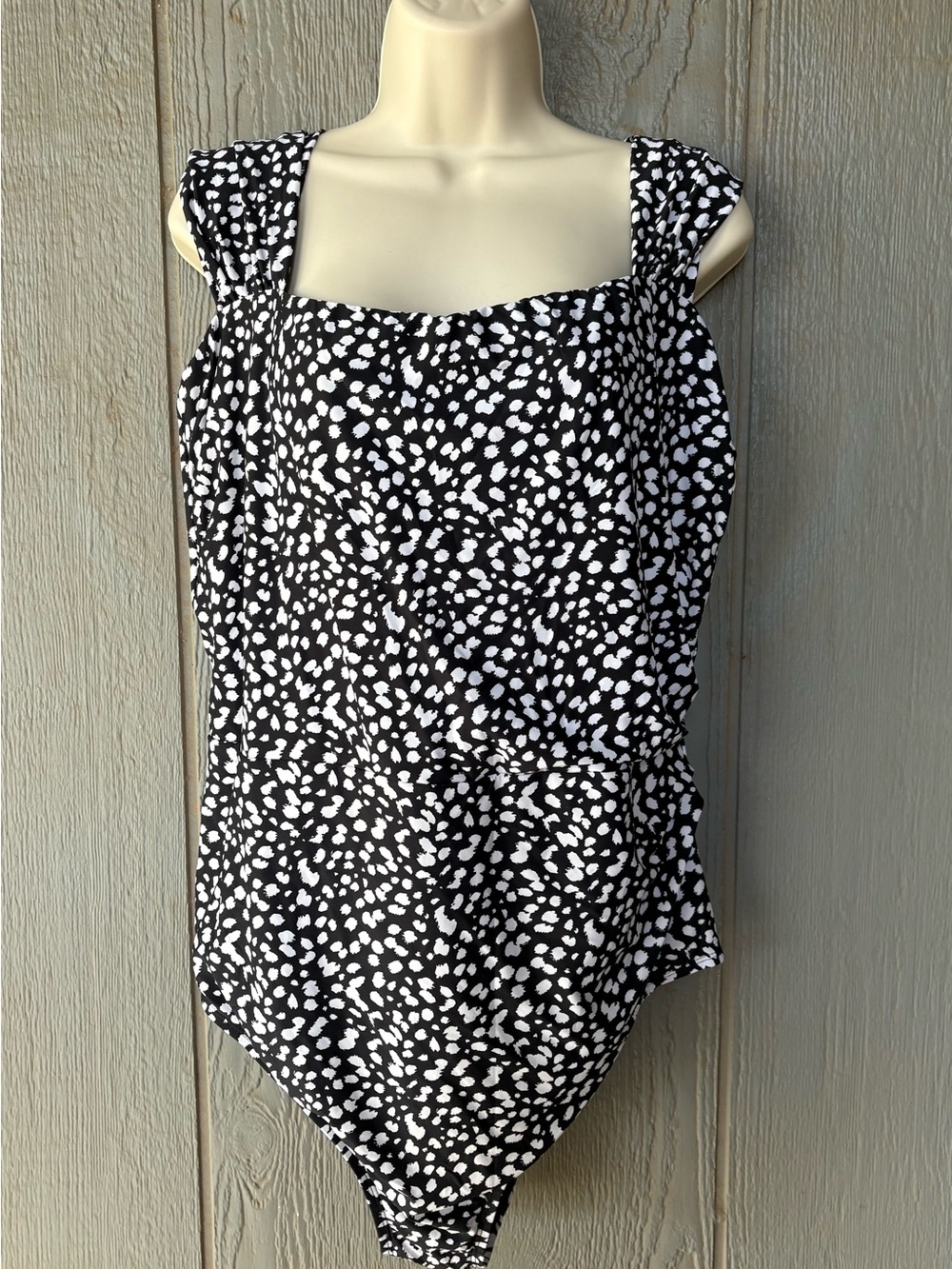 Jansen Women’s Glamour Maillot Cap-Sleeve One Piece Swimsuit. Black and White.